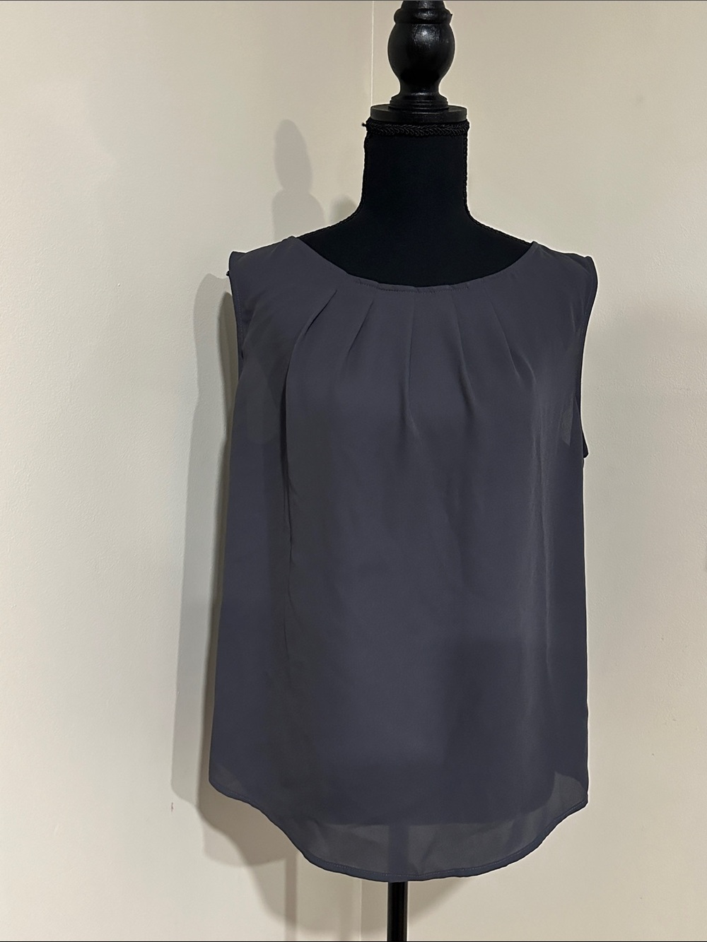 *WORTHINGTON* Gray Sleeveless Pleated Neck Sleeveless Blouse Size Large - Picture 2 of 6